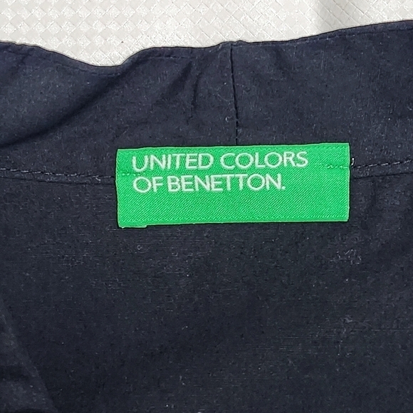 UNITED Colors Of Benetton V-Neck Black Top - Picture 4 of 8
